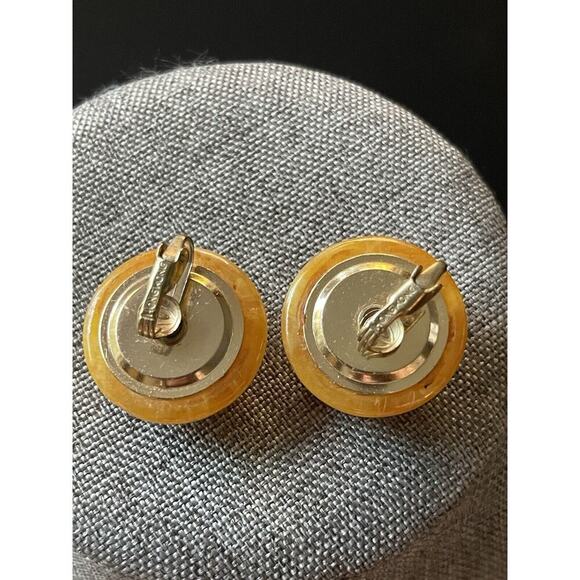 Vintage Earrings Butterscotch Clip On Round Domed Retro Career Made In Hong Kong - Picture 4 of 4